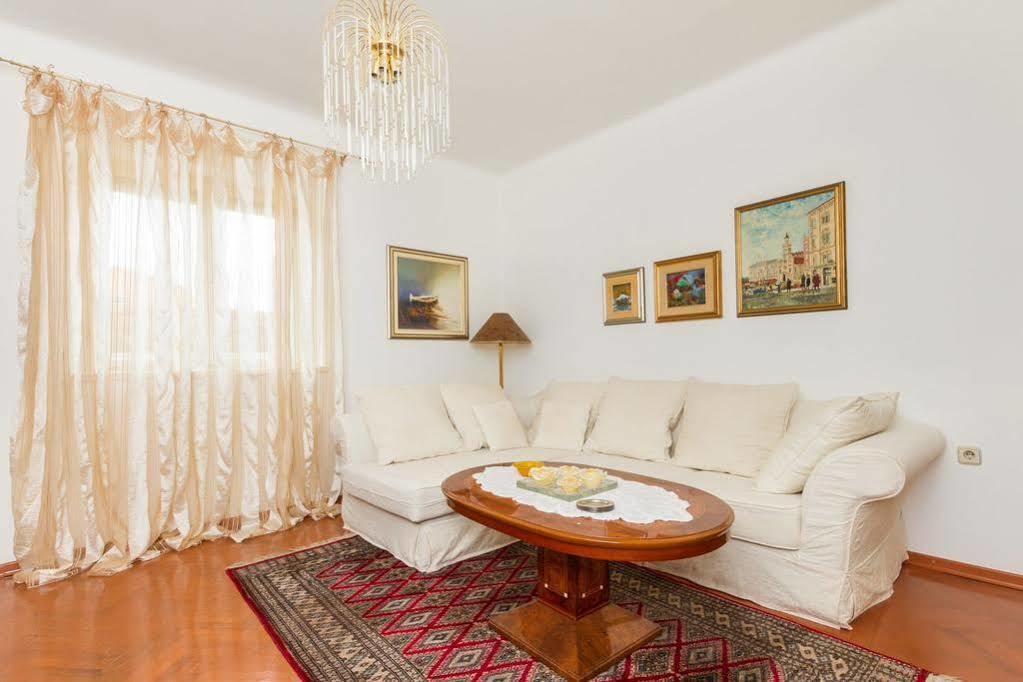 Apartments Dora Спліт Екстер'єр фото