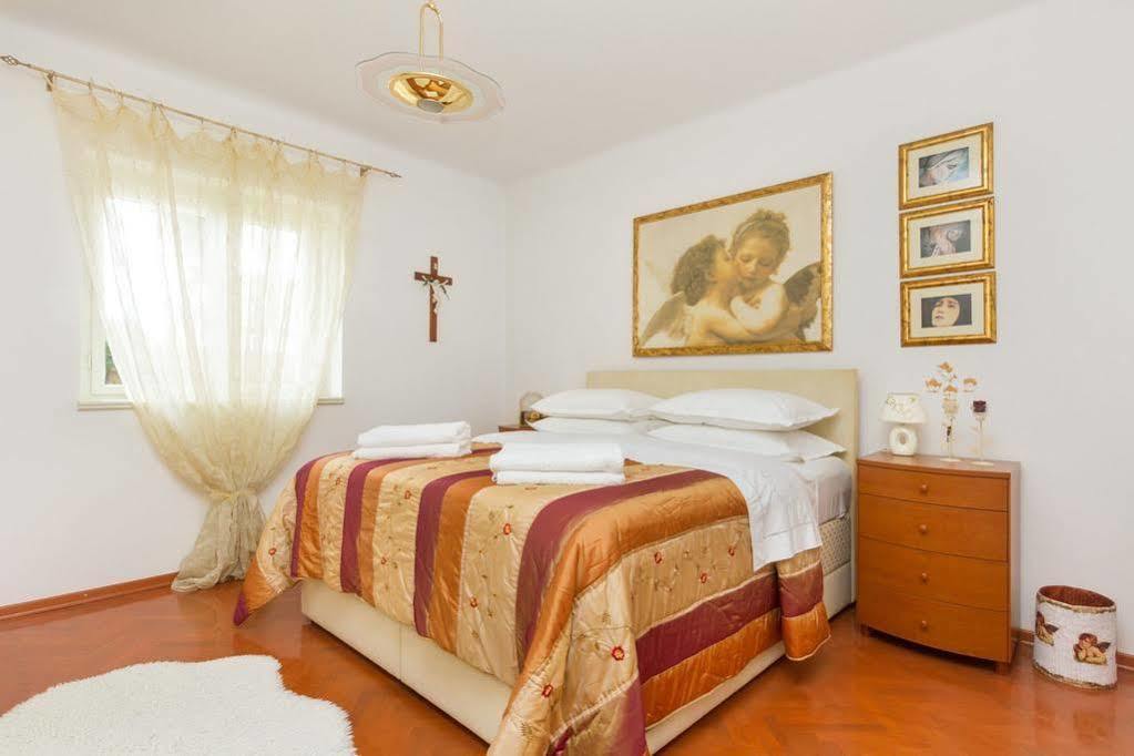 Apartments Dora Спліт Екстер'єр фото