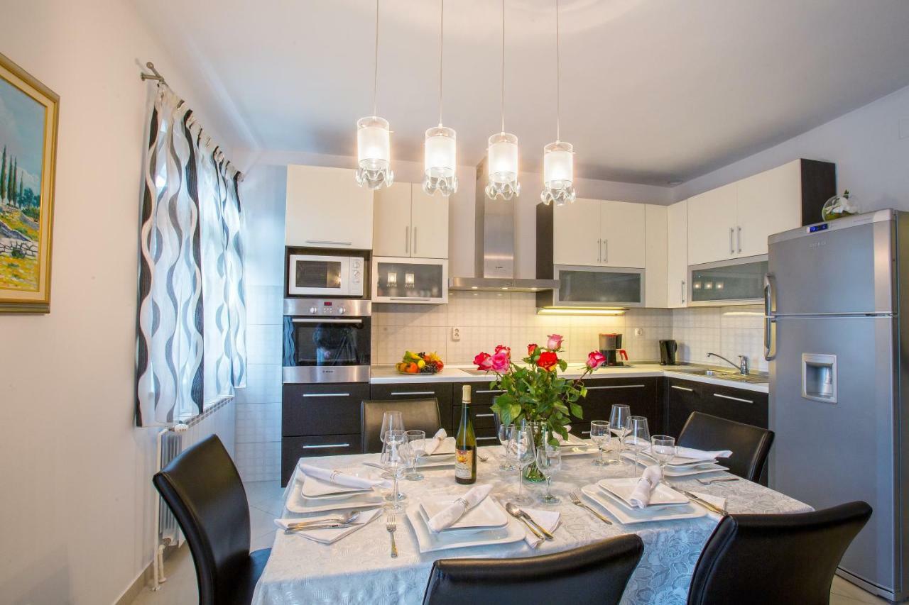 Apartments Dora Спліт Екстер'єр фото