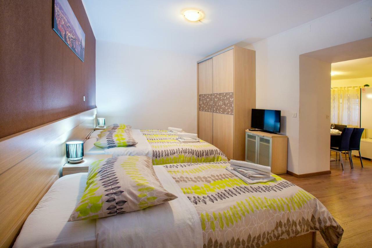 Apartments Dora Спліт Екстер'єр фото