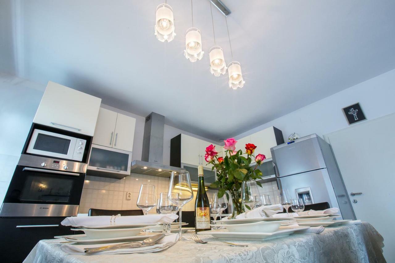 Apartments Dora Спліт Екстер'єр фото