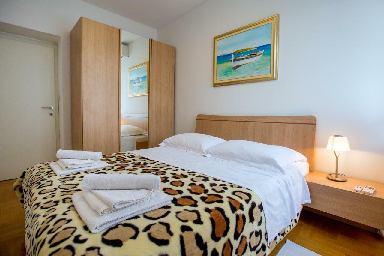 Apartments Dora Спліт Екстер'єр фото
